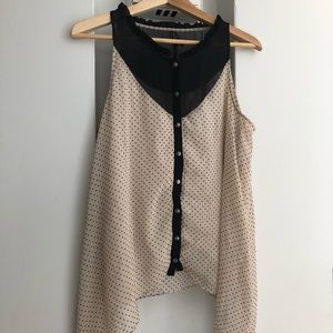 Gentle fawn sleeveless blouse